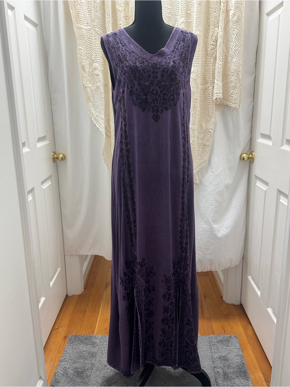 V-neck Vintage 100% Viscose Embroidered Purple Maxi Dress